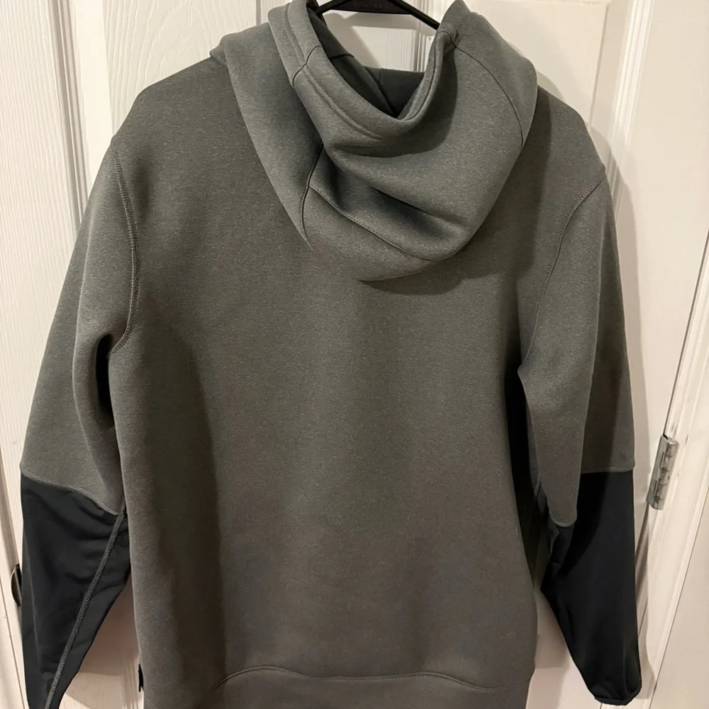 Nike Gray and Black Golden Gophers Men’s Hoodie - Picture 5 of 7
